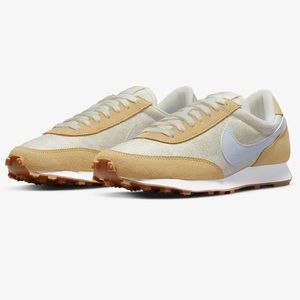 Nike ladies DBreak SE size 6.5